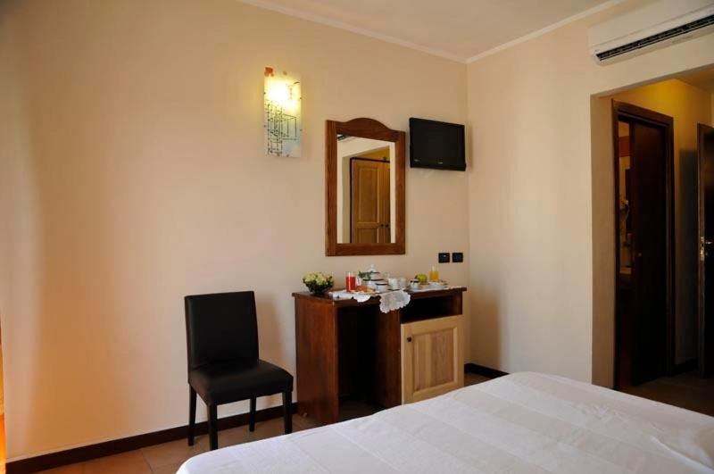 Hotel Fly Casoria Szoba fotó